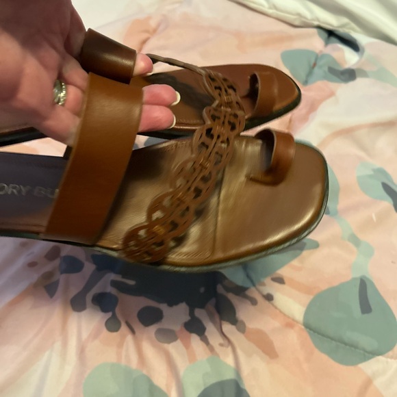 TORY BURCH logo leather sandals. - Picture 5 of 15